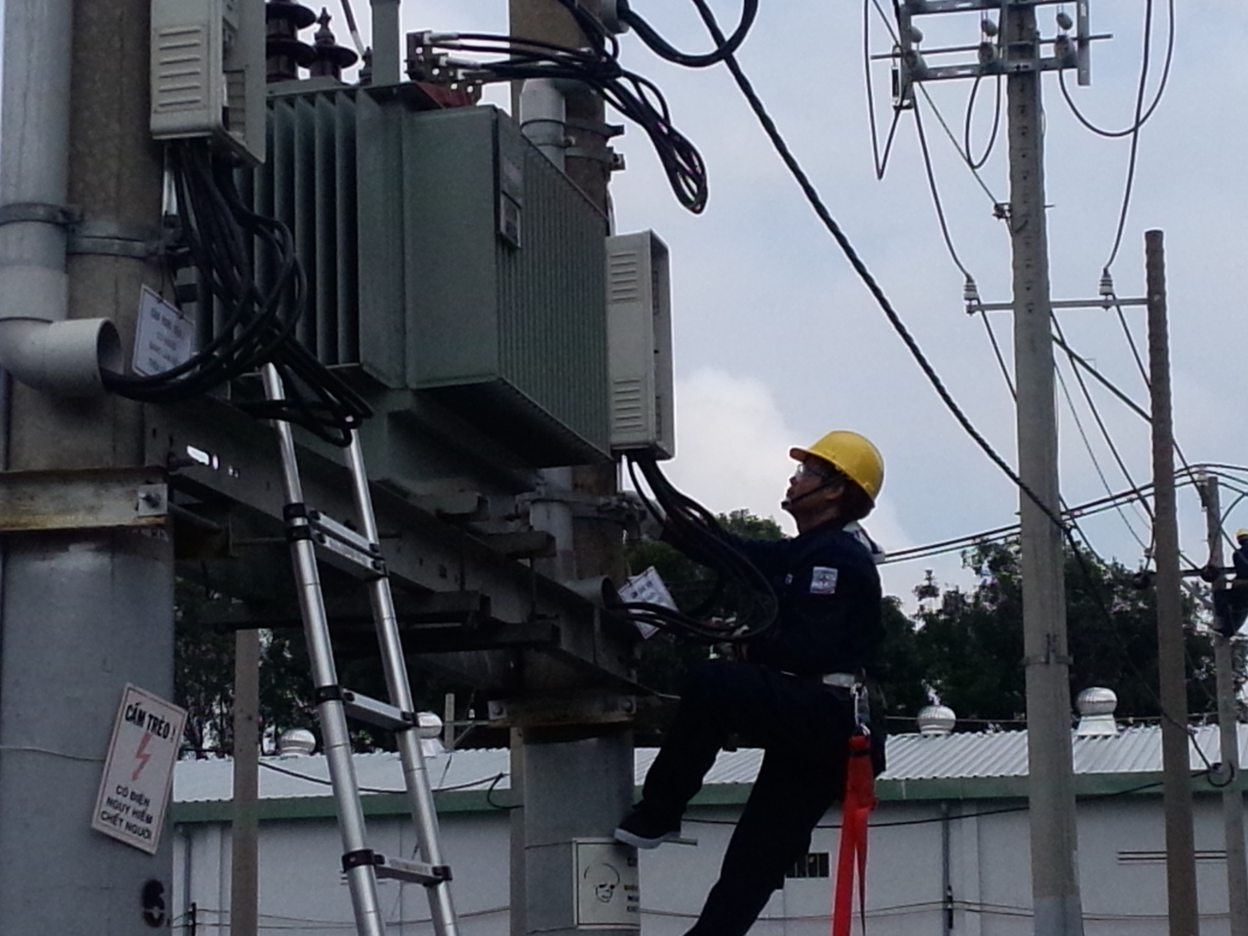 Thi công kéo dải dây cáp và hệ thống tủ điện cho công ty CP Chuỗi cung ứng Jupiter Việt Nam